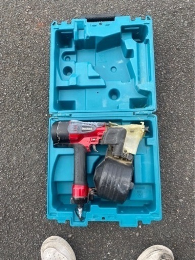 日立スライド丸ノコと高圧エアー釘打ち器
