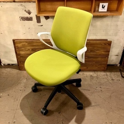 《売約済》KOKUYO コクヨ ピコラ picora CR-G530 オフィスチェア オフセットアーム(固定肘) ローバック 樹脂脚 布張り ホワイトシェル　検　ライトオリーブ　黄緑　グリーン　ライトグリーン　OAチェア　デスクチェア　回転イス　椅子　チェア　背もたれ