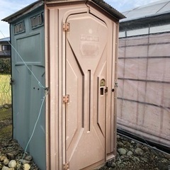 仮設トイレ