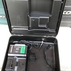 HiKOKI インパクトケースと充電器の画像