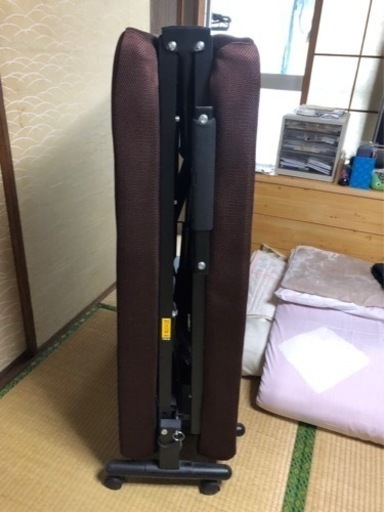 折りたたみ式　リクライニング付きベット