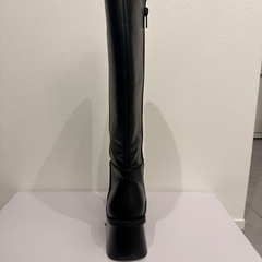 黒ロングブーツの画像