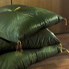 【１３日の現地手渡し限定】　客用座布団　厚みある高級もの3点の画像