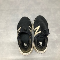 ニューバランスのキッズスニーカー　スリッポン