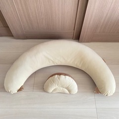エールべべ 授乳クッション 4way 箱付きの画像