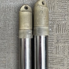 【0円】差し上げます。冷やかし不可。伸縮式物干し竿・2.2m〜2.8m・2本セットの画像