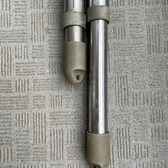 【0円】差し上げます。冷やかし不可。伸縮式物干し竿・2.2m〜2.8m・2本セットの画像