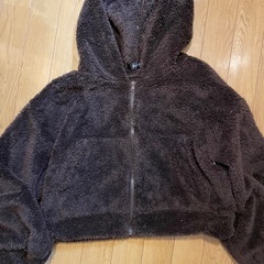 新品 未使用 ショート丈 パーカー 150-160