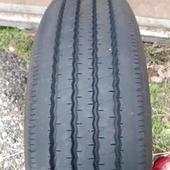 215/70R17.5の画像