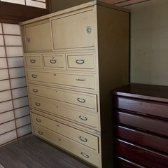 ★家財いろいろお安くお譲りします★ 総桐箪笥　タンス　3本5000円　などの画像
