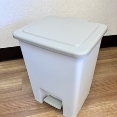 美品　ごみ箱　13.7L　ペダルペール