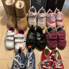 キッズ　シューズ　ブーツ　UGG ニューバランス　コンバース