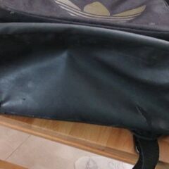 アディダス　リュックの画像