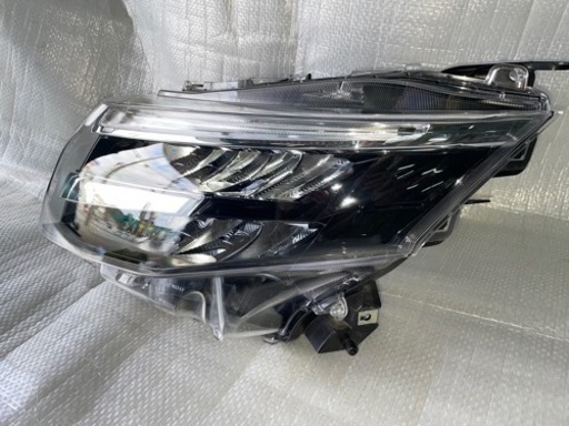 トヨタ ルーミー 左ヘッドライトM900A 中古美品