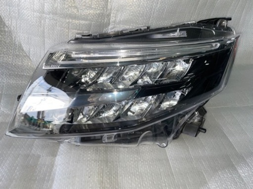 トヨタ ルーミー 左ヘッドライトM900A 中古美品