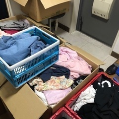 【寄付】服（婦人服中心）大量