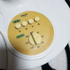 目玉商品。白とバニラカラーのYAMAZEN扇風機。の画像