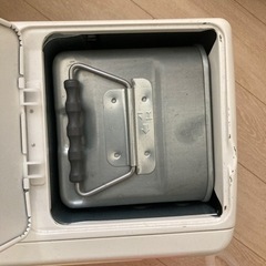 オイルヒーター(2015年製)ポリタンク、灯油(少し)を添えての画像