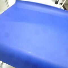 ミーティングチェア 幅49×奥行52×高さ77cm ブルー 会議用 スタッキングチェア 椅子 苫小牧西店の画像