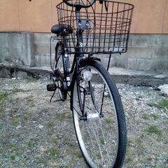 シティサイクル 黒 26インチ　7段変速ギア付き　前カゴ付き 26インチ6段変速シティサイクル.(7)ほぼ新品。通勤通学に。(取引お話中)