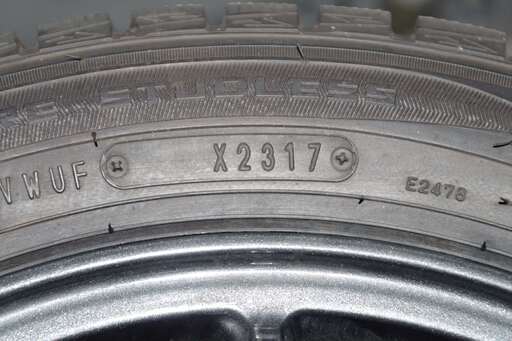 軽自動車用 中古スタッドレスタイヤ4本　ダンロップ　155/65R13　アルミホイール付き