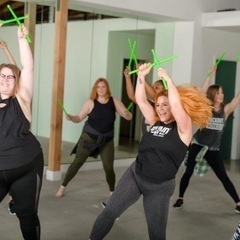 【話題のアサイーボウル or スムージー付】アメリカ初！ドラムスティックを使う新感覚のフィットネスPOUNDの画像