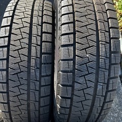 バリ山！スタッドレスタイヤ 185/65R15 ピレリ ナット付きの画像