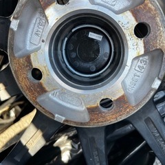バリ山！スタッドレスタイヤ 185/65R15 ピレリ ナット付きの画像