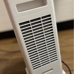 セラミックヒーター人感センサー 2秒速暖 温度調節可能 室温センサー 首振り 小型 電気ストーブ 即暖 足元 ファンヒーター 電気過熱保護 転倒OFF 安全 省エネ  の画像