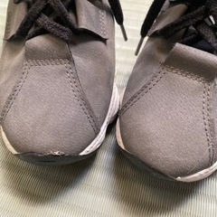 スニーカー 23.5の画像