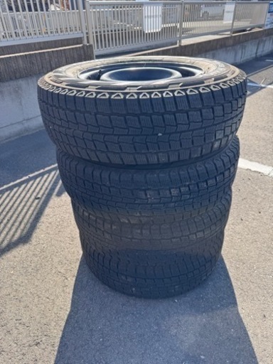 ハイエース用スタッドレス195/80R15ホイール付きですぐ使えます