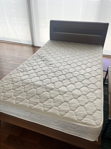 三環ジャパン　セミダブルベッド　すのこ　フレーム(LED照明棚、可動棚(3段階)、コンセント2口付　マットレス　　セット