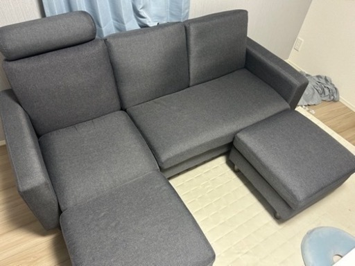 3人掛けのソファ、足置き付き