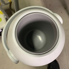 ベビー用品 3点 まとめて 椅子 ゴミ箱 無料で差し上げますの画像