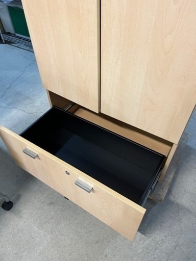 ☆激安オフィス家具!!☆ 鍵付き 木製 キャビネット 書棚