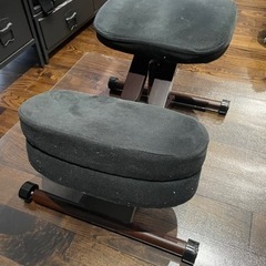 【無料】姿勢矯正チェア※足の1箇所のネジが不具合ありの画像