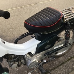 ホンダ　スーパーカブカスタム　アップマフラー　タックロールシート　タイヤ前後バリ山　4速カブの画像