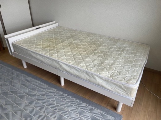 【美品】セミダブルベッド (フレームのみ)  解体済み・運送簡単