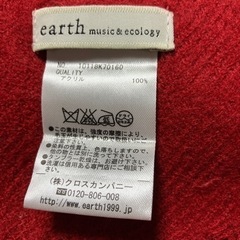 earth music&ecology赤いマフラーの画像