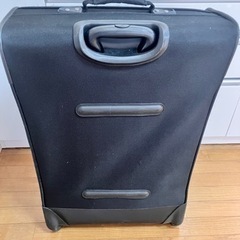 旅行用キャスター付きスーツケースの画像