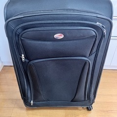 旅行用キャスター付きスーツケース