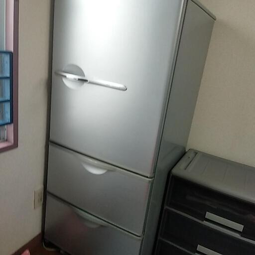 3ドア、冷蔵庫、値段びっくり、また、手頃の大きさで～す