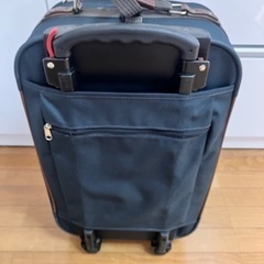 キャスター付きスーツケースの画像
