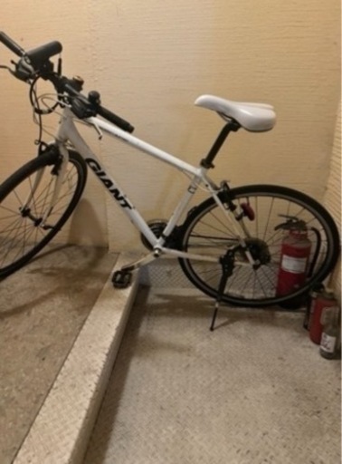giant エスケープ　クロスバイク　白色