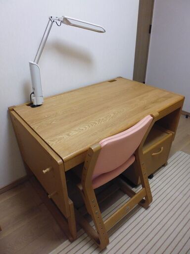 カリモク×ベネッセ　学びデスク