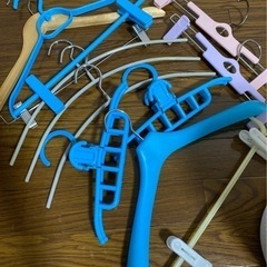 今すぐお取引き限定で無料【美品】色々な形のハンガー　まとめ売り