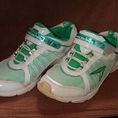中古スニーカー売りますの画像