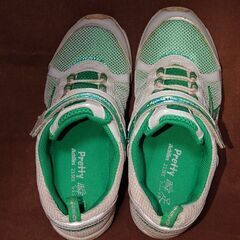 中古スニーカー売りますの画像