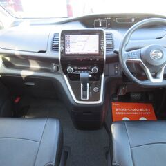 日産　セレナ　Ｘ　Ｖセレクション【自社ローン対応可】★1年保証★ロードサービス付　エマージェンシーブレーキ　純正９型ナビ　地デジ　アラウンドビューモニター　Ｂｌｕｅｔｏｏｔｈオーディオ　両側パワースライド　ＥＴＣ　クルコン　ドライブレコーダー　オートエアコン　インテリキーの画像