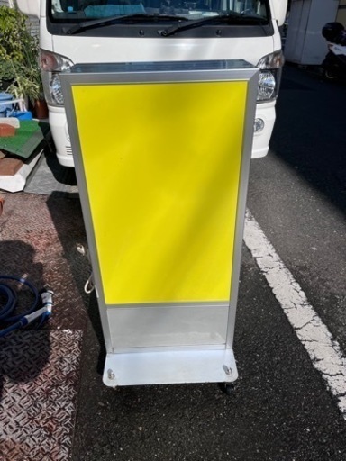 店舗用看板中蛍光灯つきます。